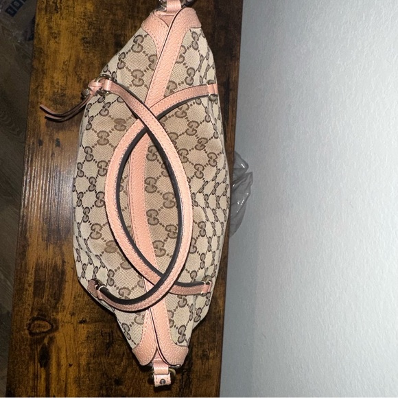 Gucci GG Canvas Medium Bree Bag - Picture 8 of 16